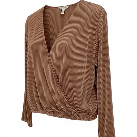 CUPSHE - NWT - SIZE LARGE - BRONZE / ROSE GOLD FAUX WRAP SLINKY BLOUSE TOP B15‎ - Picture 3 of 10